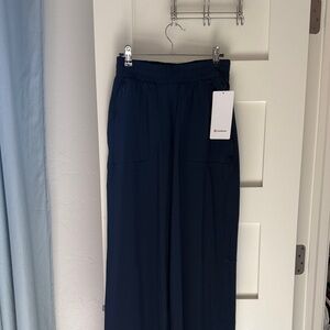 Super pretty brand new Lululemon straight leg pants perfect for any occasion!!!